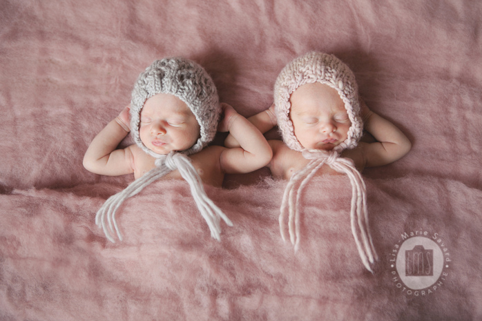 Twin girls newborn session. Séance nouveau-né de jumelles en studio à Montréal | Lisa-Marie Savard Photographie | Montreal Quebec Saguenay | www.lisamariesavard.com