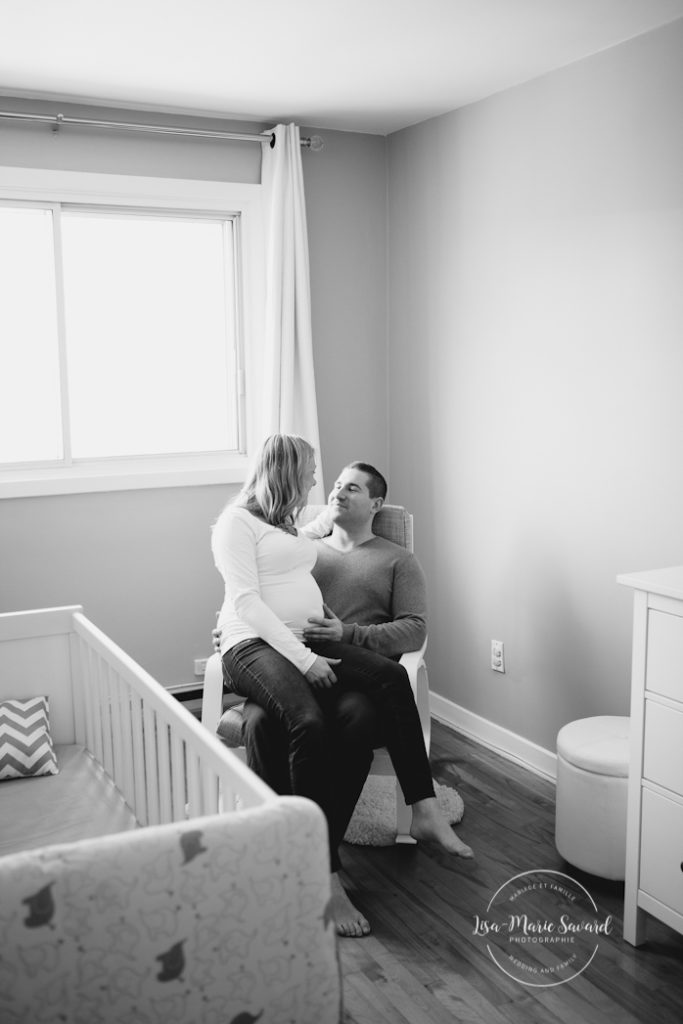 In-home maternity session in nursery baby's room. Séance maternité lifestyle extérieure à Montréal Est de l'île | Lisa-Marie Savard Photographie | Montréal, Québec | www.lisamariesavard.com