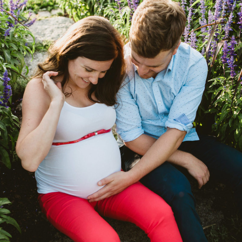 Romantic maternity photos. Séance maternité au Parc Jarry Villeray maternity photographer