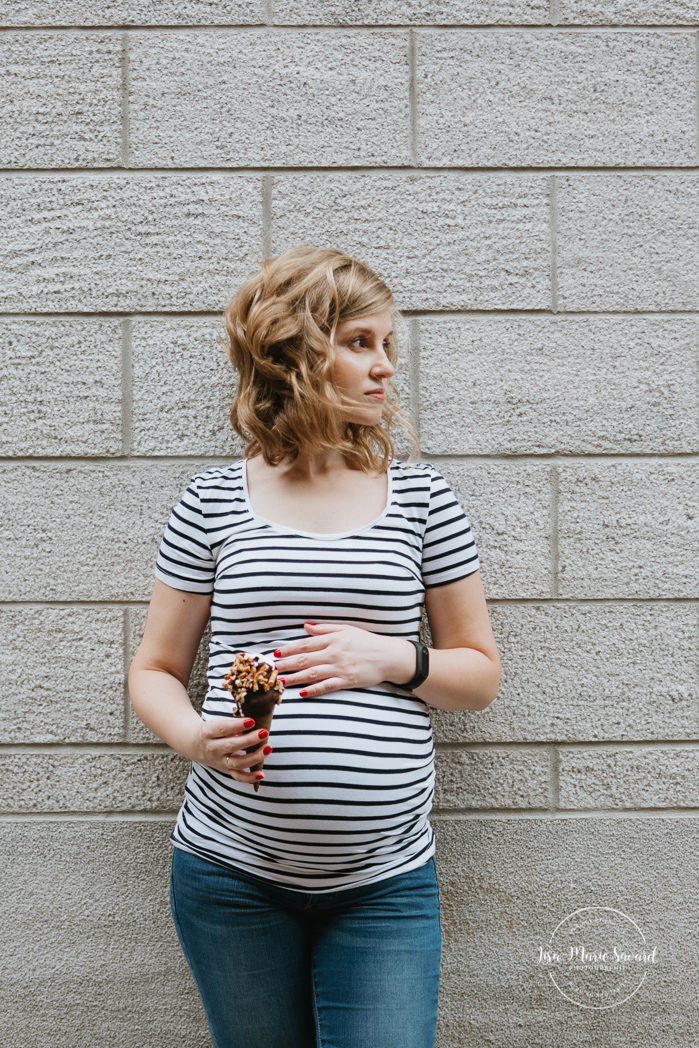 Urban maternity photos. Maternity photos by the river. Maternity photos ice cream. Maternity photos Montreal. Old Port of Montreal maternity session. Séance de maternité dans le Vieux-Port de Montréal. Photographe de maternité à Montréal. Montreal maternity photographer | Lisa-Marie Savard Photographie | Montréal, Québec | www.lisamariesavard.com