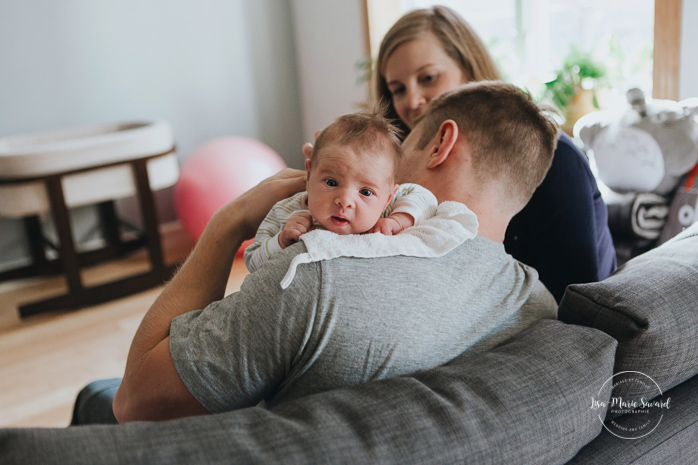 In-home lifestyle newborn session. Newborn session at home. In-home family session. Family session at home. Newborn session ideas. Newborn photos ideas. Séance nouveau-né lifestyle à Villeray. Photographe nouveau-né Montréal. Montreal newborn photographer. Lifestyle newborn session in Villeray | Lisa-Marie Savard Photographie | Montréal, Québec | www.lisamariesavard.com