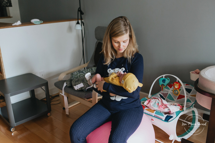 In-home lifestyle newborn session. Newborn session at home. In-home family session. Family session at home. Newborn session ideas. Newborn photos ideas. Séance nouveau-né lifestyle à Villeray. Photographe nouveau-né Montréal. Montreal newborn photographer. Lifestyle newborn session in Villeray | Lisa-Marie Savard Photographie | Montréal, Québec | www.lisamariesavard.com