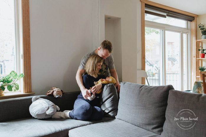 In-home lifestyle newborn session. Newborn session at home. In-home family session. Family session at home. Newborn session ideas. Newborn photos ideas. Séance nouveau-né lifestyle à Villeray. Photographe nouveau-né Montréal. Montreal newborn photographer. Lifestyle newborn session in Villeray | Lisa-Marie Savard Photographie | Montréal, Québec | www.lisamariesavard.com