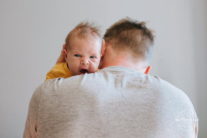 In-home lifestyle newborn session. Newborn session at home. In-home family session. Family session at home. Newborn session ideas. Newborn photos ideas. Séance nouveau-né lifestyle à Villeray. Photographe nouveau-né Montréal. Montreal newborn photographer. Lifestyle newborn session in Villeray | Lisa-Marie Savard Photographie | Montréal, Québec | www.lisamariesavard.com