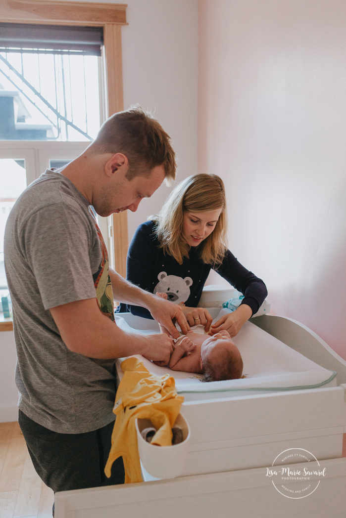 In-home lifestyle newborn session. Newborn session at home. In-home family session. Family session at home. Newborn session ideas. Newborn photos ideas. Séance nouveau-né lifestyle à Villeray. Photographe nouveau-né Montréal. Montreal newborn photographer. Lifestyle newborn session in Villeray | Lisa-Marie Savard Photographie | Montréal, Québec | www.lisamariesavard.com