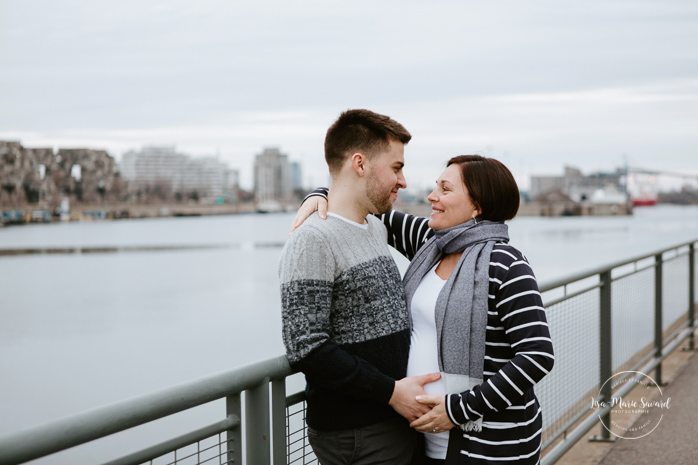 Urban maternity photos in the Old Montreal. Photos de maternité dans le Vieux-Montréal