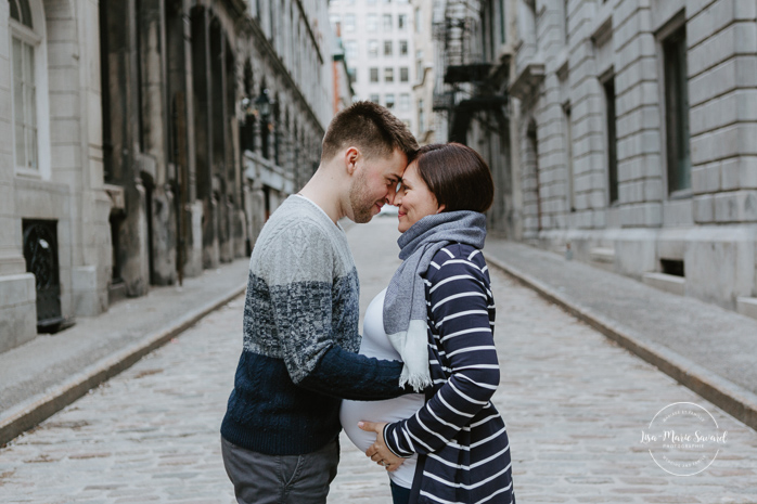 Urban maternity photos in the Old Montreal. Photos de maternité dans le Vieux-Montréal