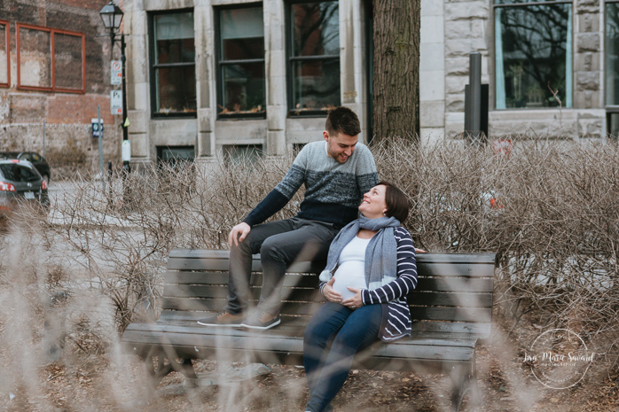 Urban maternity photos in the Old Montreal. Photos de maternité dans le Vieux-Montréal