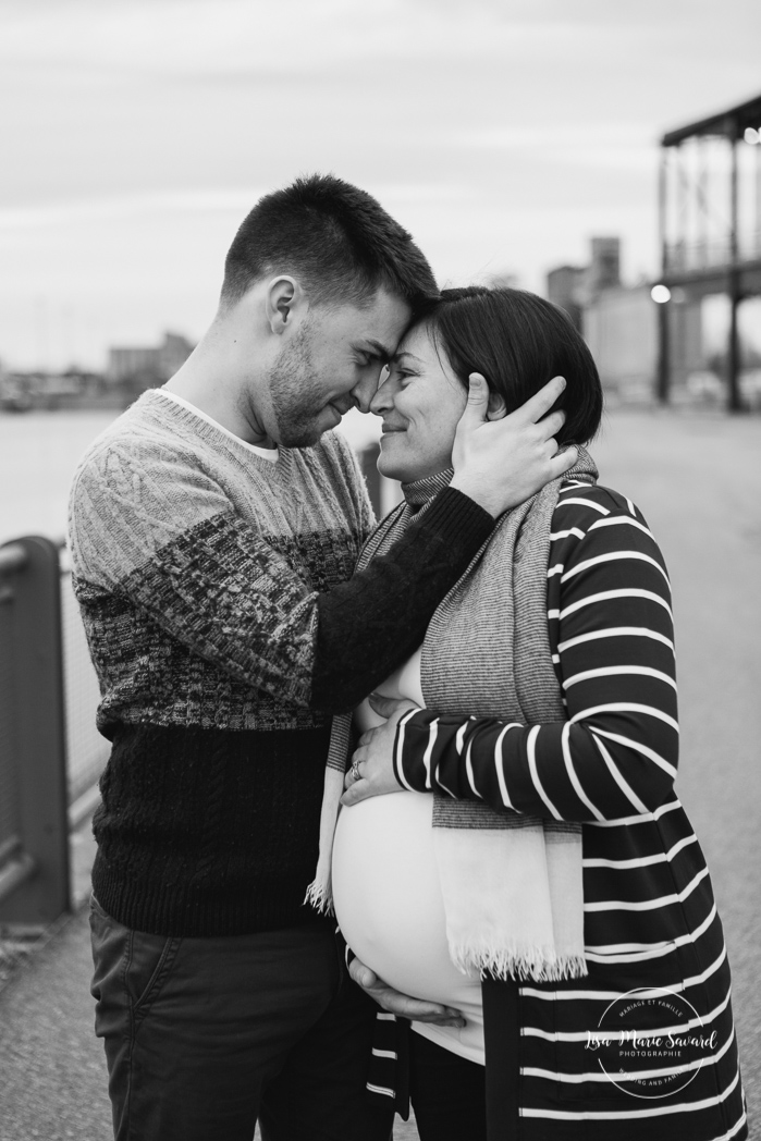 Urban maternity photos in the Old Montreal. Photos de maternité dans le Vieux-Montréal