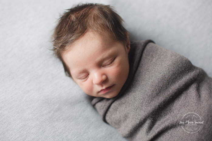 Natural newborn photos. Organic newborn photos. Modern newborn session. Photos de nouveau-né naturelles à Montréal. Montreal natural newborn photos