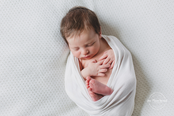 Natural newborn photos. Organic newborn photos. Modern newborn session. Photos de nouveau-né naturelles à Montréal. Montreal natural newborn photos