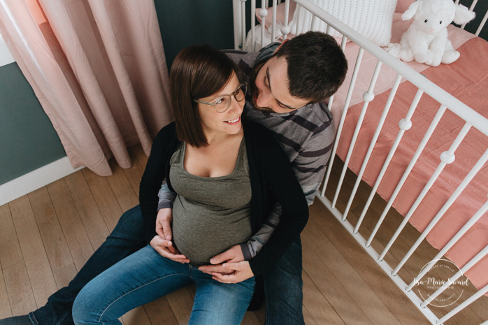 Nursery maternity photos. Lifestyle maternity session. Séance maternité à La Baie au Saguenay. Maternity session in La Baie Bagotville.