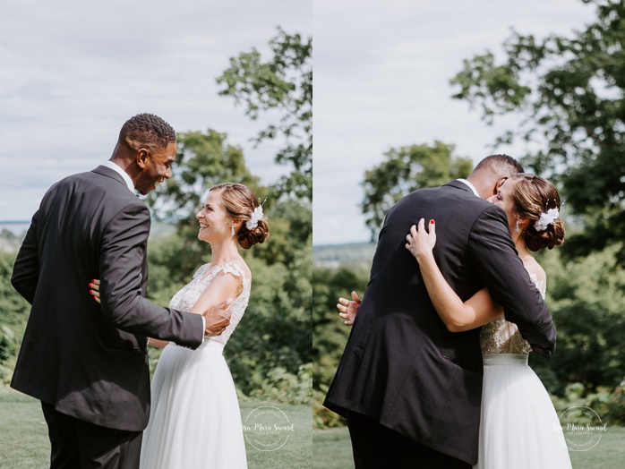 Golf club wedding first look. First look au club de golf du Château Montebello. Fairmont Le Château Montebello wedding. Ottawa photographer.