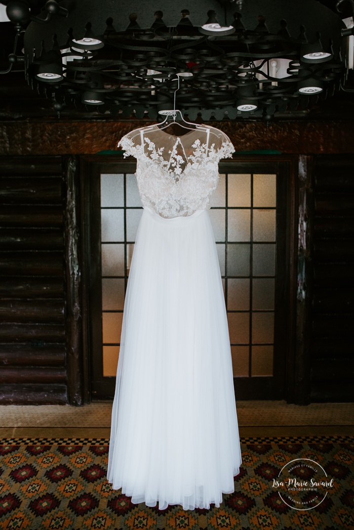 Lace wedding dress hanging from ceiling. Mariage en Outaouais. Fairmont Le Château Montebello wedding. Ottawa photographer.