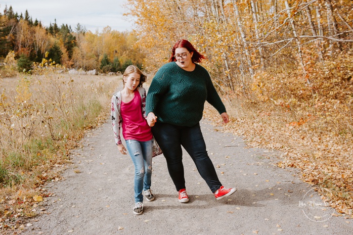 Best friend photos. Sibling photos. Fall family session. Photos d'automne à Jonquière. Photographe de famille au Saguenay.