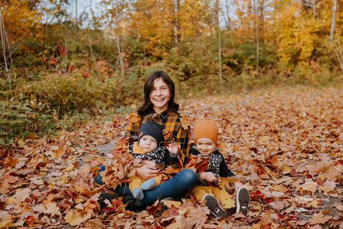 Family photos with girl and boys. Fall mini session. Fall family photos. Photos d'automne à Jonquière. Photographe de famille au Saguenay.