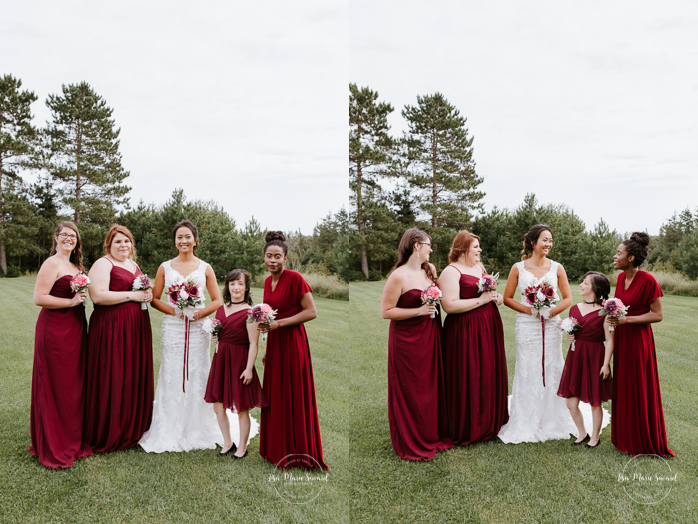 Bride with four bridesmaids. Mixed wedding with Asian bride and Black groom. Mariage en automne au Saguenay. Saint-Nazaire Saguenay-Lac-Saint-Jean. Photographe de mariage Saguenay.