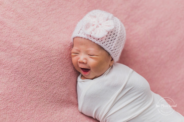 Pink newborn photos. Asian girl newborn photos. Photoshoot de nouveau-né à Montréal. Montreal newborn photoshoot