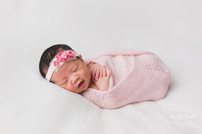 Minimalist newborn photos. Organic newborn session. Asian girl newborn photos. Photoshoot de nouveau-né à Montréal. Montreal newborn photoshoot