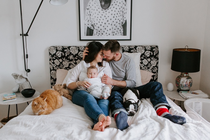 In-home family session with pets cat dog. Three months old boy family session. Lifestyle family session baby boy. Photos de famille à Montréal. Saint-Henri in-home family session. Montreal lifestyle family photographer.