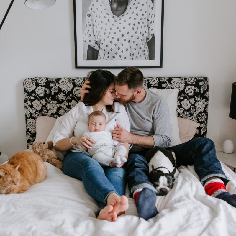 In-home family session with pets cat dog. Three months old boy family session. Lifestyle family session baby boy. Photos de famille à Montréal. Saint-Henri in-home family session. Montreal lifestyle family photographer.