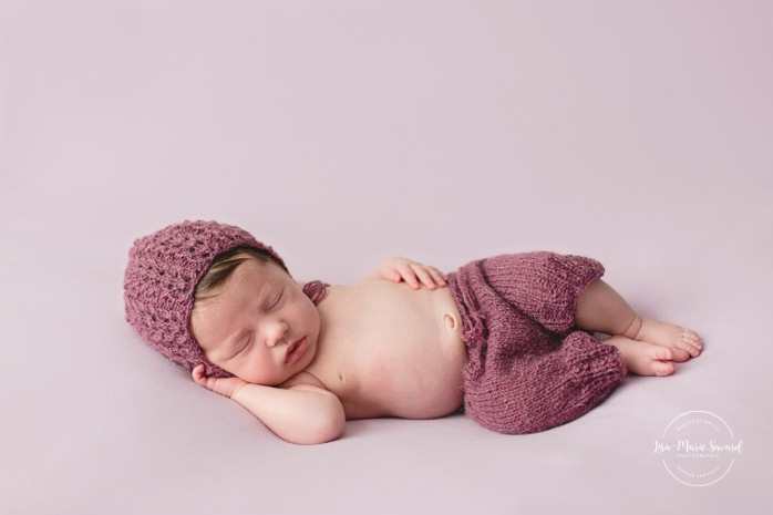 Purple newborn photos. Minimalist newborn session. Baby photos ideas. Photographe à Verdun. Verdun photographer.