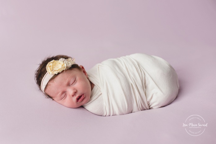 Purple newborn photos. Minimalist newborn session. Baby photos ideas. Photographe à Verdun. Verdun photographer.