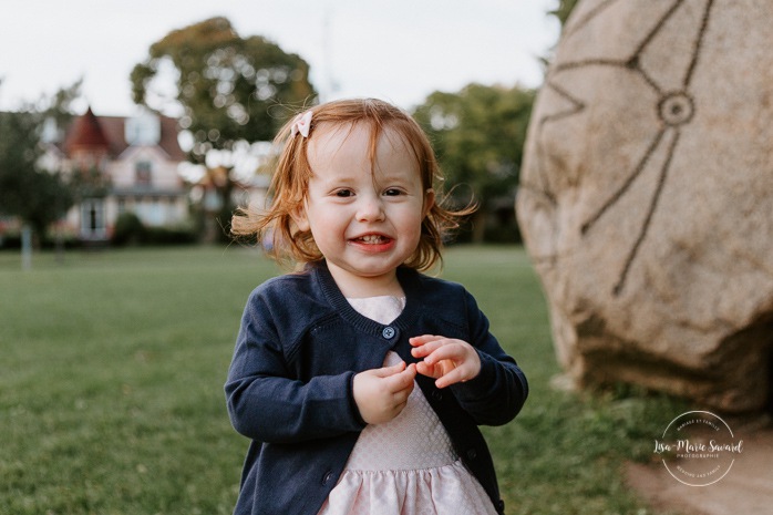 Smiling toddler girl. Toddler girl portrait. Outdoor family session. Outdoor family photos. Family of four photos. Photographe à Dorval. Photographe de famille à Montréal. Montreal West Island family photos. Montreal family photographer.