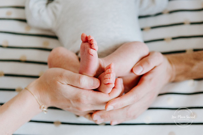 Photographe de nouveau-né à Montréal. Séance nouveau-né lifestyle à Montréal. Photos de nouveau-né à domicile à Montréal. Montreal newborn photographer. Montreal lifestyle newborn session. Montreal in-home newborn photos.