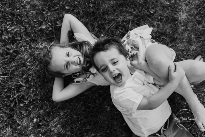 Photographe de famille à Montréal. Séance photo de famille à Montréal. Photos de famille à l'extérieur à Montréal. Montreal family photographer. Montreal family session. Montreal outdoor family photos.