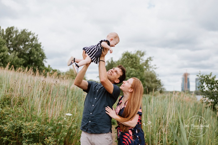 Photographe de famille à Montréal. Séance photo de famille à Montréal. Photos de famille à l'extérieur à Montréal. Montreal family photographer. Montreal family session. Montreal outdoor family photos.