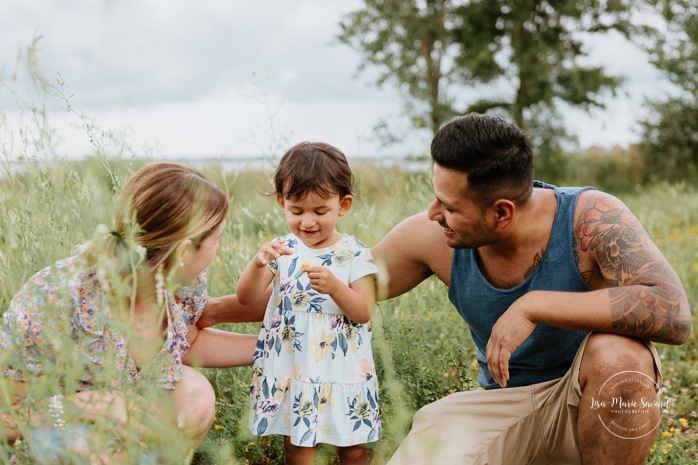 Photographe de famille à Montréal. Séance photo de famille à Montréal. Photos de famille à l'extérieur à Montréal. Montreal family photographer. Montreal family session. Montreal outdoor family photos.