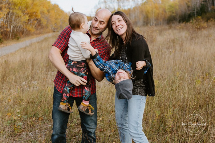 Photographe de famille à Montréal. Séance photo de famille à Montréal. Photos de famille à l'extérieur à Montréal. Montreal family photographer. Montreal family session. Montreal outdoor family photos.