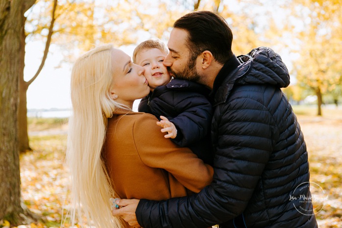 Photographe de famille à Montréal. Séance photo de famille à Montréal. Photos de famille à l'extérieur à Montréal. Montreal family photographer. Montreal family session. Montreal outdoor family photos.