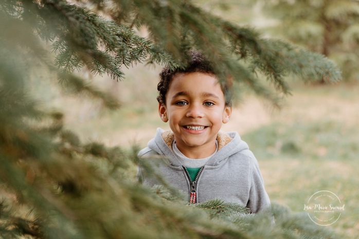 Photographe de famille à Montréal. Séance photo de famille à Montréal. Photos de famille à l'extérieur à Montréal. Montreal family photographer. Montreal family session. Montreal outdoor family photos.