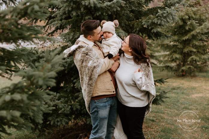 Photographe de famille à Montréal. Séance photo de famille à Montréal. Photos de famille à l'extérieur à Montréal. Montreal family photographer. Montreal family session. Montreal outdoor family photos.