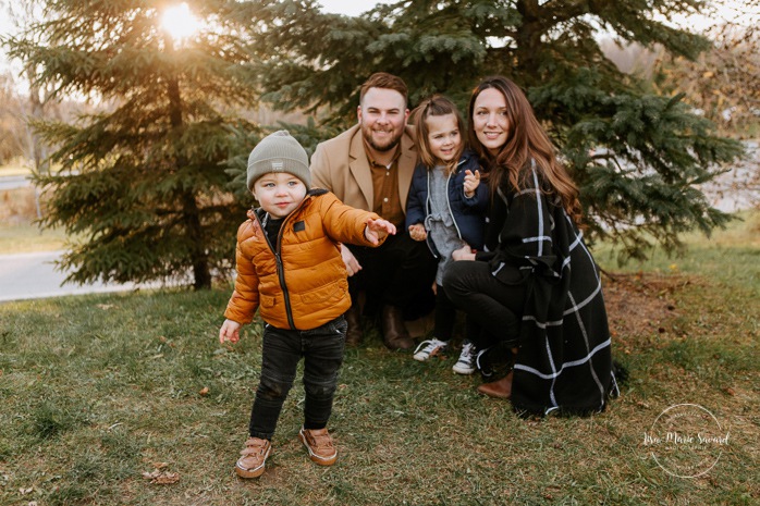 Photographe de famille à Montréal. Séance photo de famille à Montréal. Photos de famille à l'extérieur à Montréal. Montreal family photographer. Montreal family session. Montreal outdoor family photos.