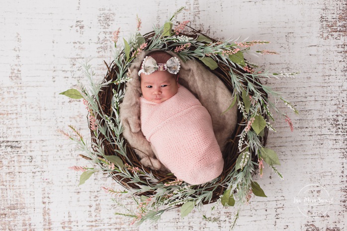 Photographe de nouveau-né à Montréal. Séance nouveau-né en studio à Montréal. Photos de bébé à Montréal. Montreal newborn photographer. Montreal in-studio newborn session. Montreal baby photos.