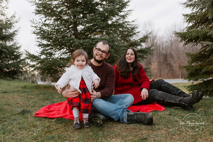 Photographe de famille à Montréal. Séance photo de famille à Montréal. Photos de famille à l'extérieur à Montréal. Montreal family photographer. Montreal family session. Montreal outdoor family photos.