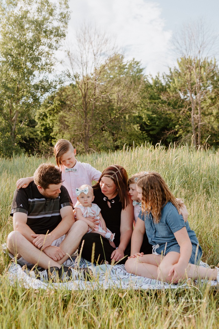 Photographe de famille à Montréal. Séance photo de famille à Montréal. Photos de famille à l'extérieur à Montréal. Montreal family photographer. Montreal family session. Montreal outdoor family photos.