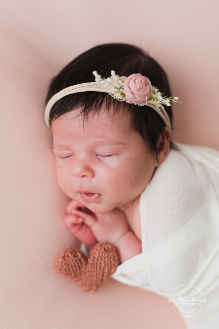 Photographe de nouveau-né à Montréal. Séance nouveau-né en studio à Montréal. Photos de bébé à Montréal. Montreal newborn photographer. Montreal in-studio newborn session. Montreal baby photos.