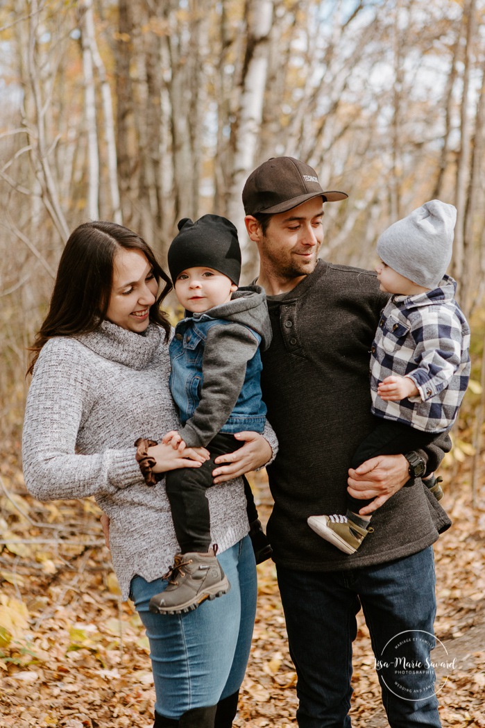 Photographe de famille à Montréal. Séance photo de famille à Montréal. Photos de famille à l'extérieur à Montréal. Montreal family photographer. Montreal family session. Montreal outdoor family photos.