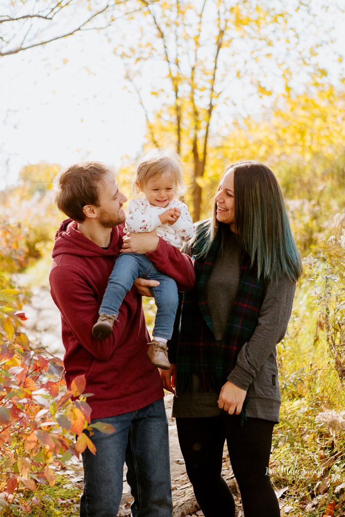 Photographe de famille à Montréal. Séance photo de famille à Montréal. Photos de famille à l'extérieur à Montréal. Montreal family photographer. Montreal family session. Montreal outdoor family photos.