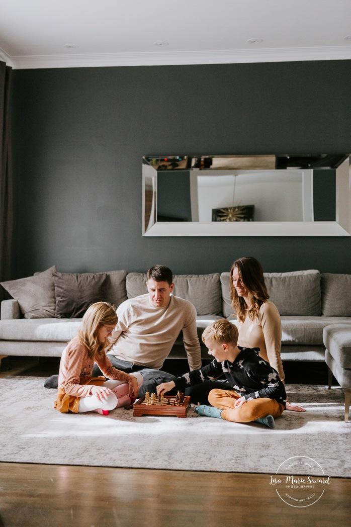 Photographe de famille à Montréal. Séance photo de famille à Montréal. Photos de famille à domicile à Montréal. Montreal family photographer. Montreal family session. Montreal in-home family photos.