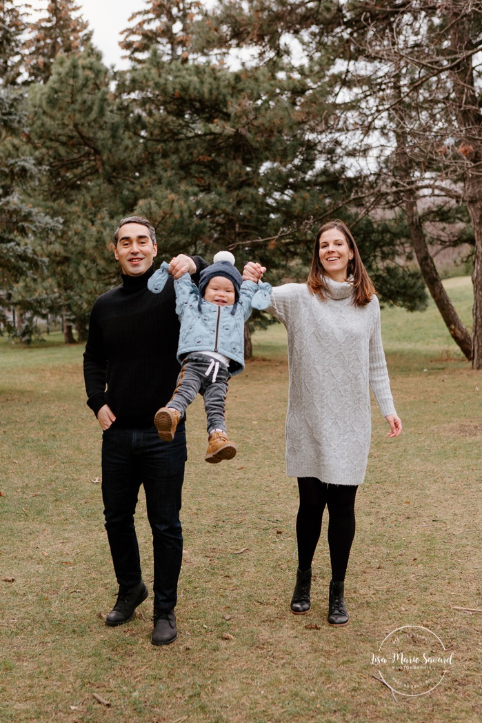 Photographe de famille à Montréal. Séance photo de famille à Montréal. Photos de famille à l'extérieur à Montréal. Montreal family photographer. Montreal family session. Montreal outdoor family photos.