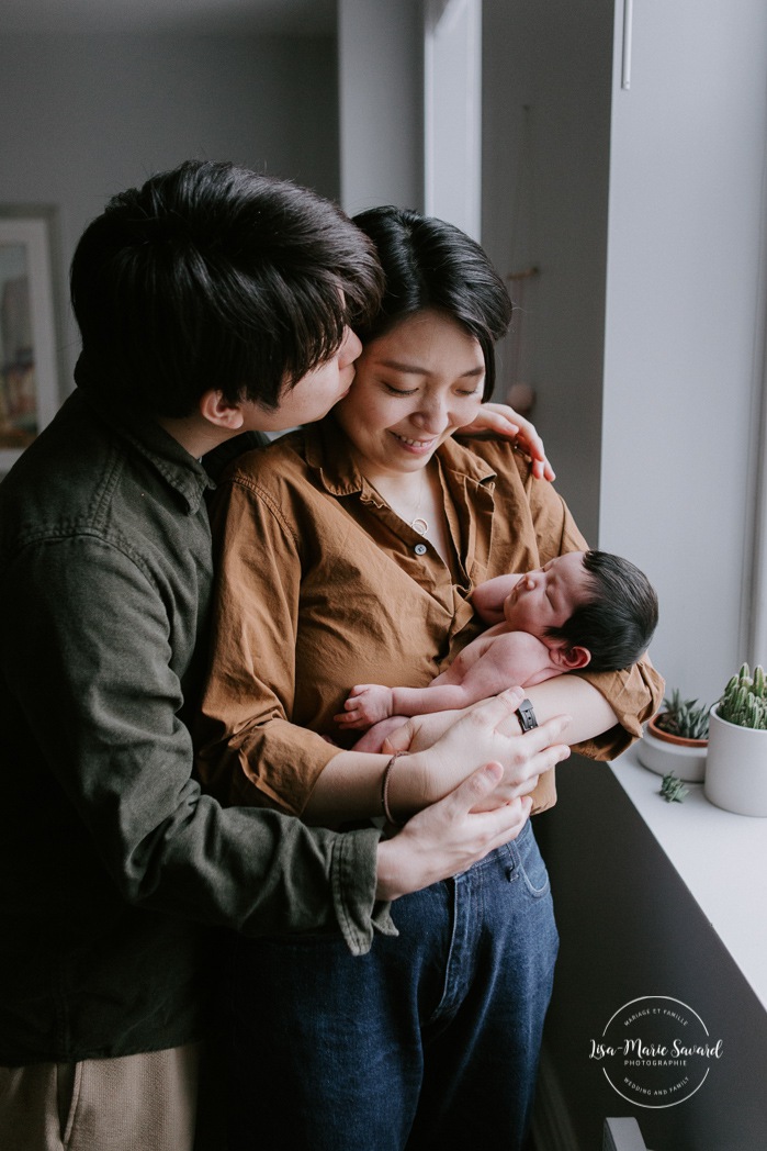 Photographe de nouveau-né à Montréal. Séance nouveau-né lifestyle à Montréal. Photos de nouveau-né à domicile à Montréal. Montreal newborn photographer. Montreal lifestyle newborn session. Montreal in-home newborn photos.