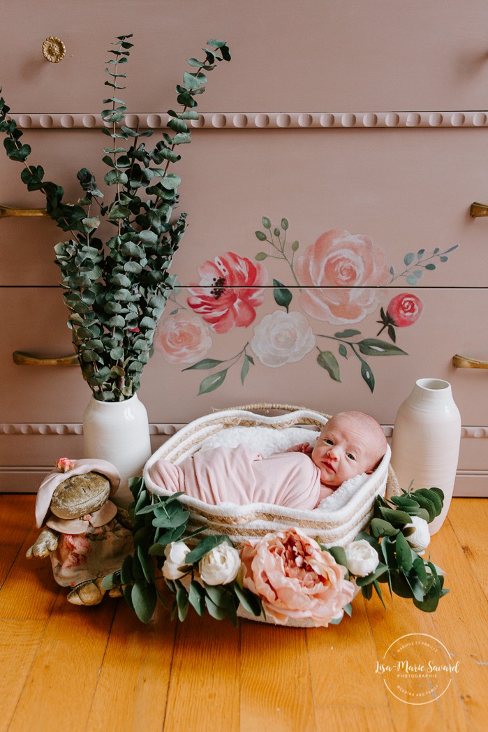 Photographe de nouveau-né à Montréal. Séance nouveau-né lifestyle à Montréal. Photos de nouveau-né à domicile à Montréal. Montreal newborn photographer. Montreal lifestyle newborn session. Montreal in-home newborn photos.