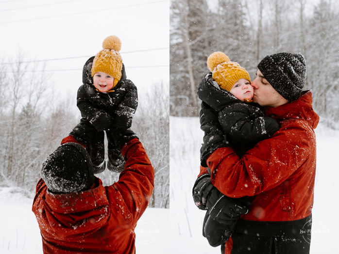 Winter family session. Family photos in the snow. Family session with toddlers. Photos de famille dans la neige en hiver. Photographe de famille à Montréal. Montreal family photographer.
