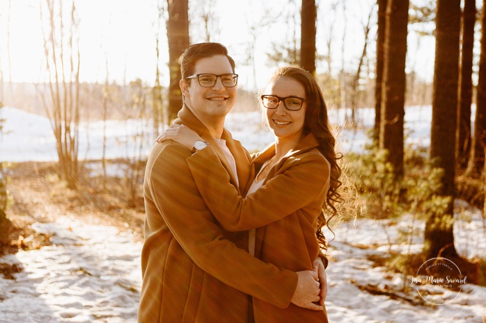 Spring engagement photos. Snowy engagement photos. Snowy couple photos. Wood engagement session. Wood engagement photos. Photographe Laurentides. Montreal engagement session photographer