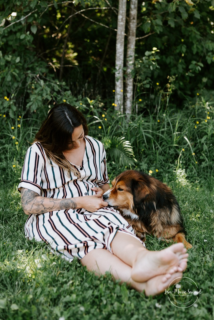 Outdoor maternity photos with a dog. Lifestyle maternity session. Maternity photos with large dog. Photos de maternité avec chien. Maternity photos dog. Photographe Saguenay. Saguenay photographer